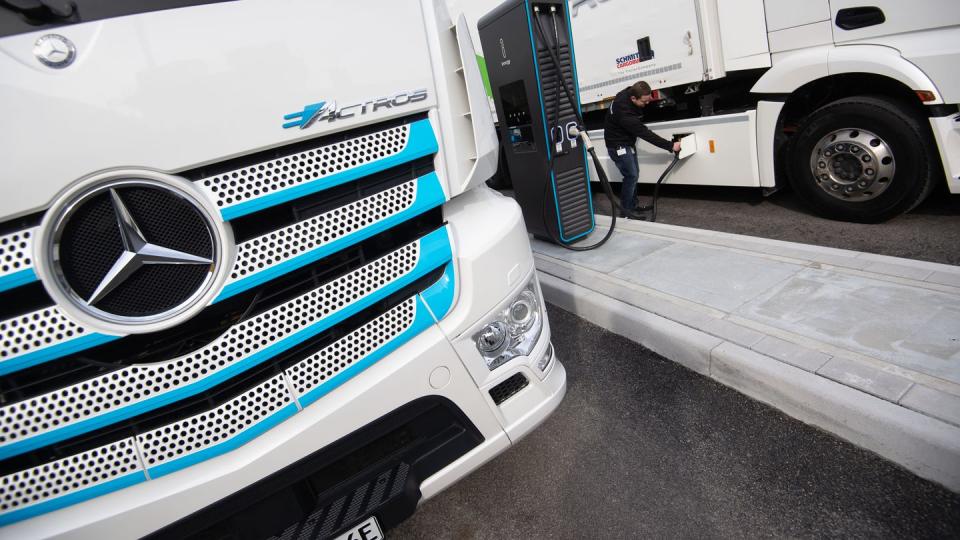 Daimler will seine Lastwagen-Sparte noch in diesem Jahr an die Börse bringen.