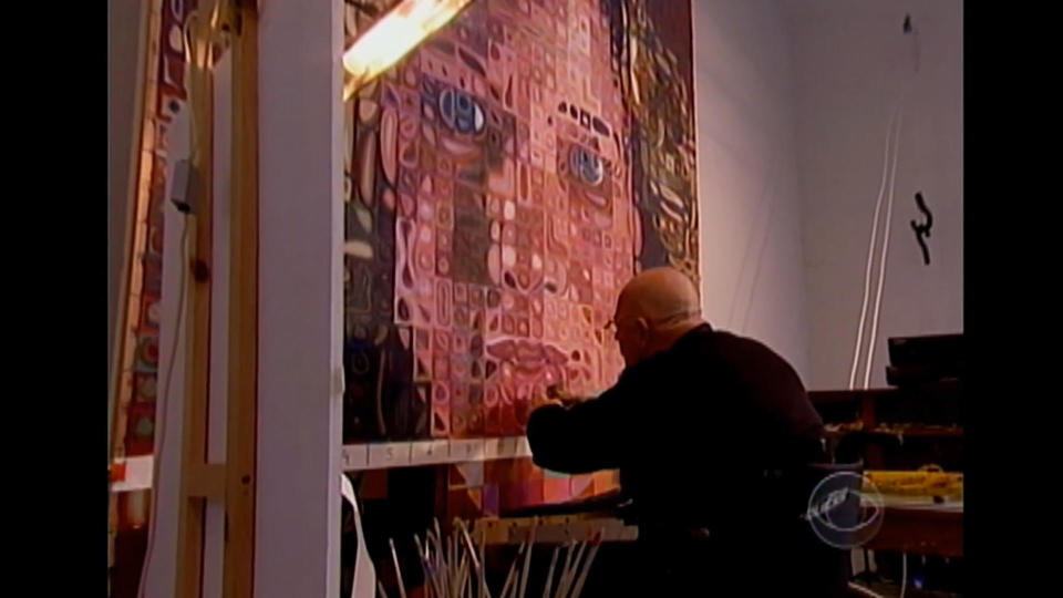 Artist Chuck Close at work.  / Credit: CBS News