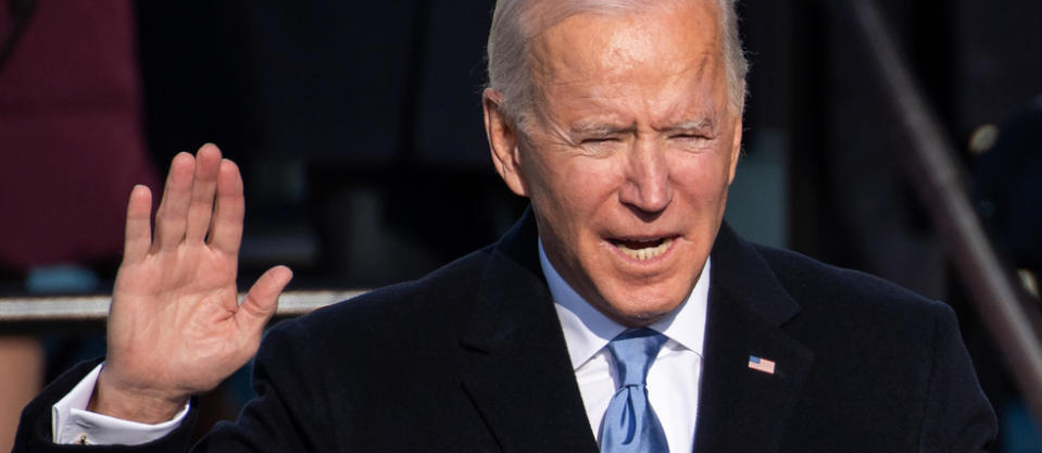 Joe Biden prête serment comme 46e président des Etats-Unis le 20 janvier sur les marches du Capitole à Washington
