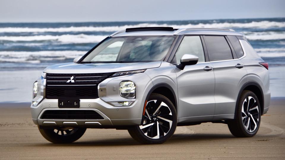 2023 Mitsubishi Outlander SEL S-AWC AWD on the beach