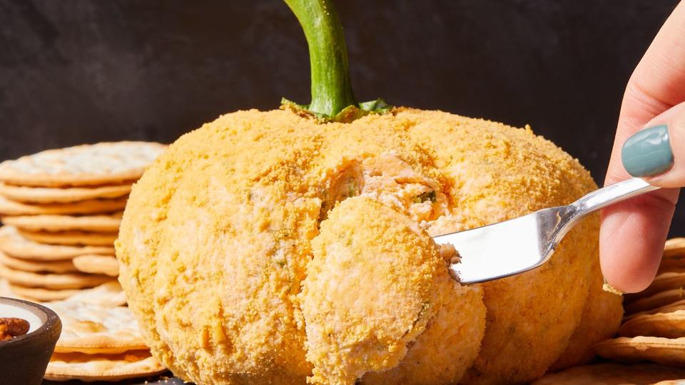 pumpkin cheese ball with crackers