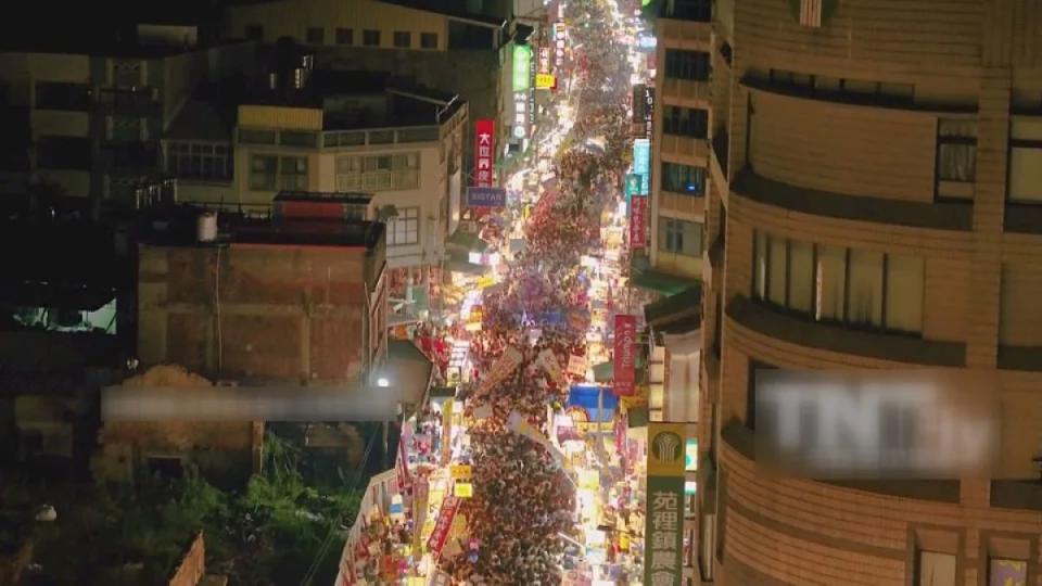 一年只開一天，苑裡鎮鬼門關夜市農曆7月29日晚間登場。（圖：資料照）