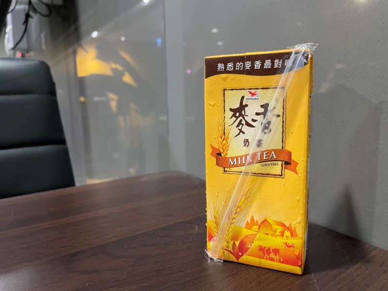 ▲有網友曬出鋁箔包奶茶「4天王」，好奇詢問「奶茶4選1，你會選哪個」而引起熱議。（圖／記者楊智傑攝）