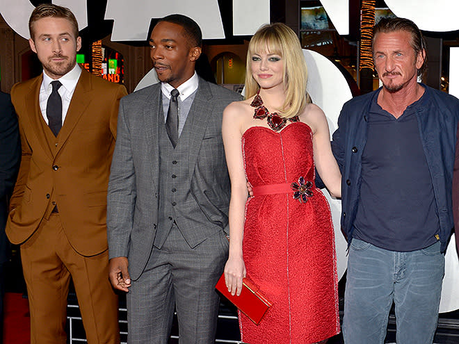 WHEN THEY WERENT EVEN STANDING NEXT TO EACH OTHER BUT GOSLING COULDNT STOP LOOKING AT HER