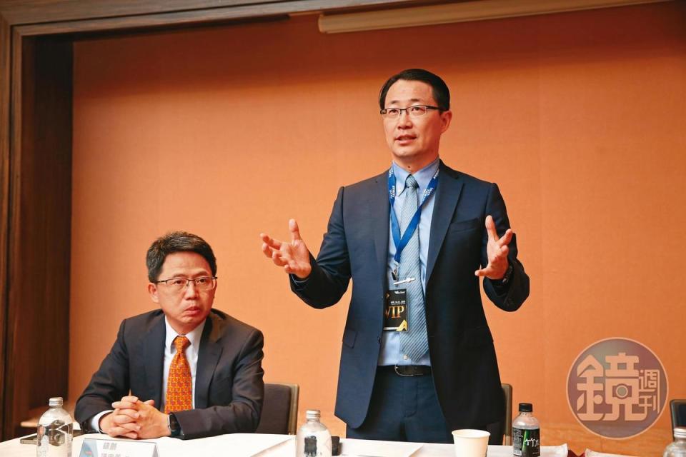 錼創執行長李允立（右）表示，目前台灣Micro LED技術領先中國，高階應用客戶大多傾向使用台灣產品。