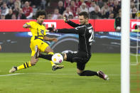 Dortmund's Karim Adeyemi scores his side's opening goal during the German Bundesliga soccer match between FC Bayern Munich and Borussia Dortmund at the Allianz Arena stadium, in Munich, Germany, Saturday, March 30, 2024. (AP Photo/Matthias Schrader)