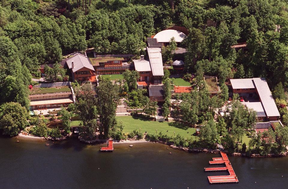 Bill Gates’s home on Lake Washington before the tech mogul expanded the property. Today, it has seven bedrooms, over 18 bathrooms, and six kitchens.