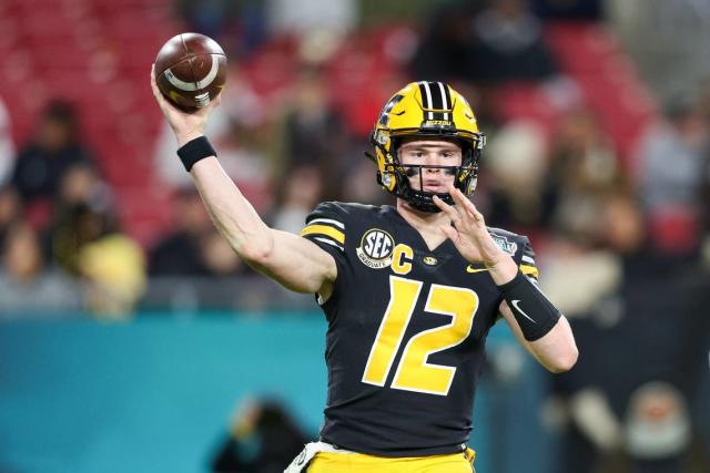 ESPN calls Iowa Hawkeyes' QB situation one of the most intriguing in the  nation - Yahoo Sports