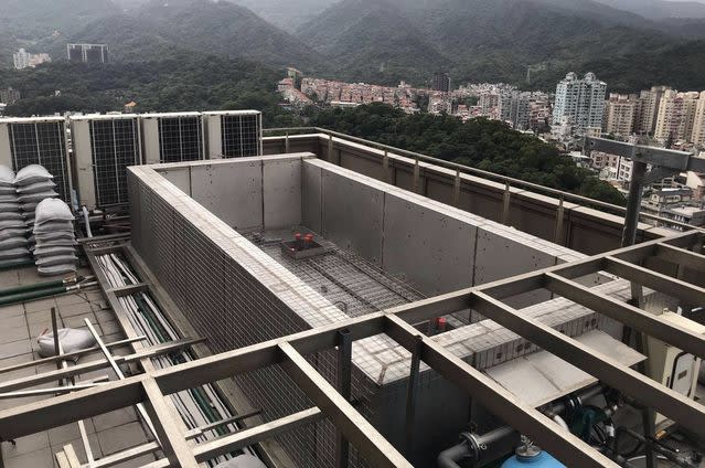 羅志祥之頂樓泳池照（台北市建管處提供）。
