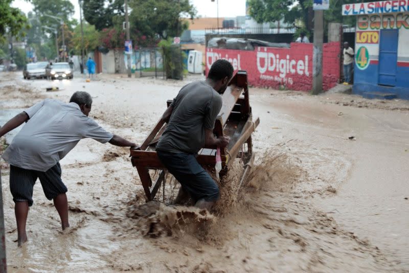 ▲▼海地3日降下暴雨，超過1.3萬人流離失所。（圖／美聯社／達志影像）
