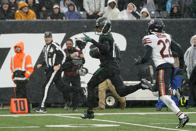 EAST RUTHERFORD, NJ - NOVEMBER 14: Baltimores #84 Clarence Moore scores a  second half touchdown during the Jets overtime loss 20-17 during the New  York Jets game versus the Baltimore Ravens in