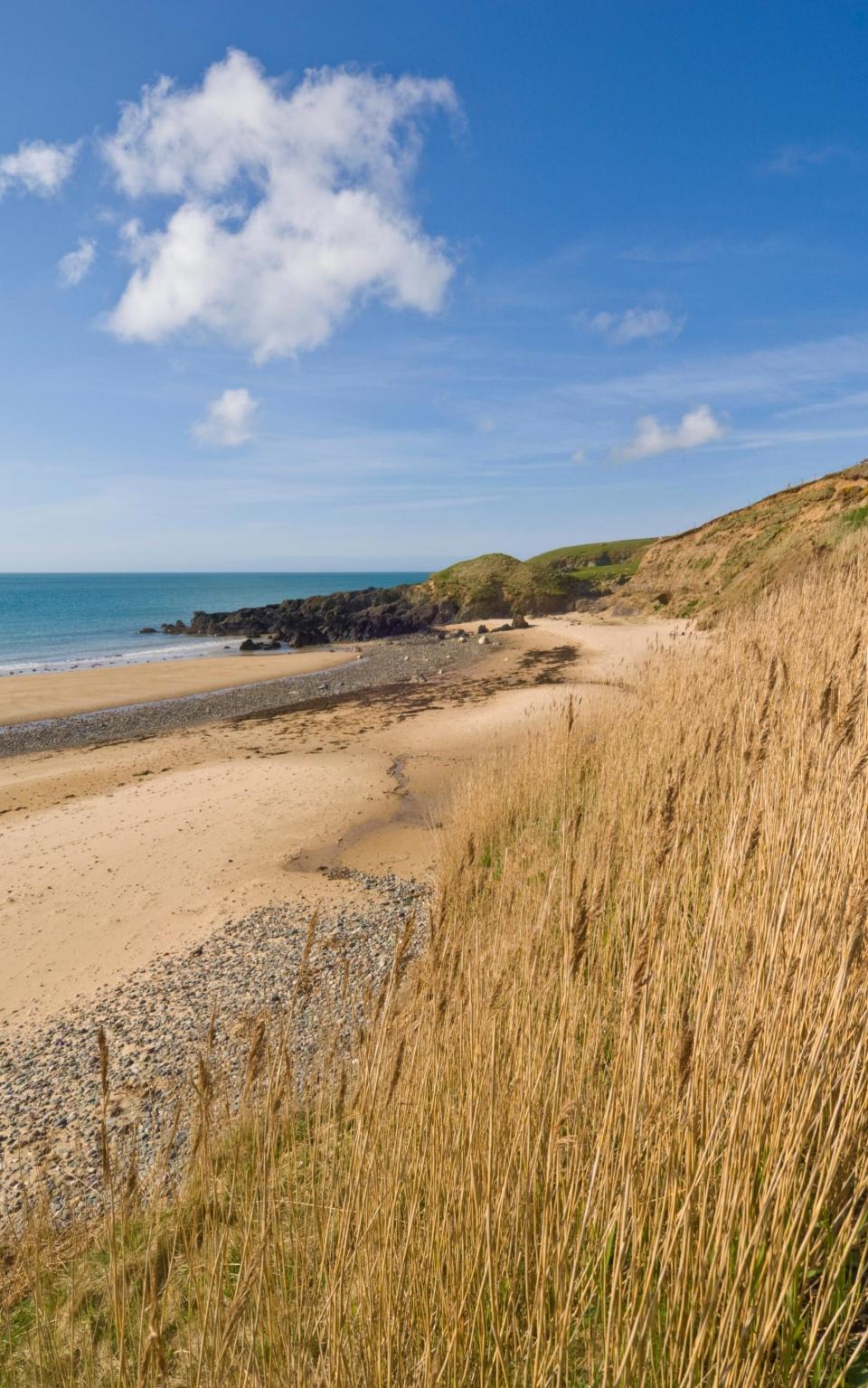 Porthor beach uk summer heatwave hot weather 2022 alternatives busy uk beaches busiest quiet - Getty