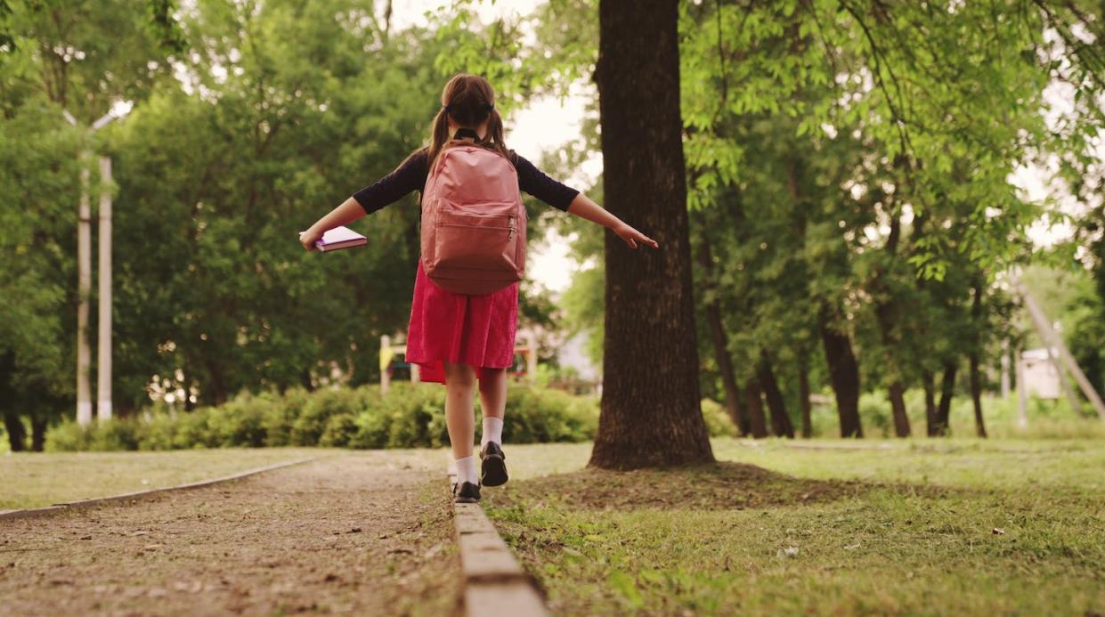 <a href="https://www.shutterstock.com/es/image-photo/happy-child-goes-school-backpack-curb-2191785513" rel="nofollow noopener" target="_blank" data-ylk="slk:Valery Zotev/Shutterstock;elm:context_link;itc:0;sec:content-canvas" class="link ">Valery Zotev/Shutterstock</a>