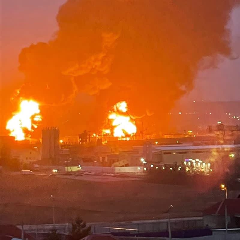俄羅斯別爾哥羅德州儲油設施遭襲擊。（圖／翻攝自別爾哥羅德州政府Vkontakte）