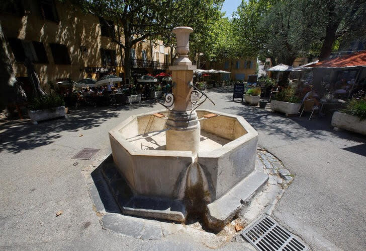 Una fuente cerrada en medio de una sequía histórica que golpea a Francia, en Tourtour