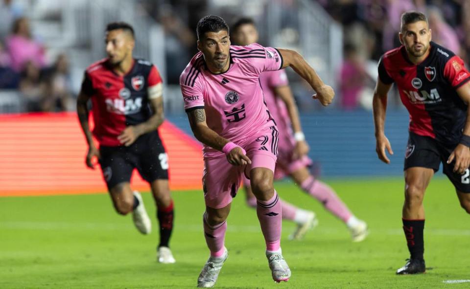 Inter Miami forward Luis Suárez (9) runs toward the ball against Newell’s Old Boys in the second half of a friendly soccer match at DRV PNK Stadium on Thursday, Feb. 15, 2024, in Fort Lauderdale, Fla.