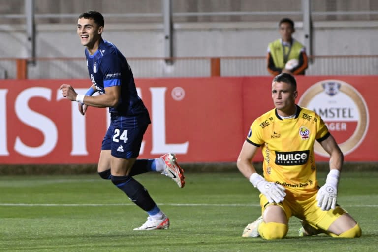 Ramón Sosa celebra un gol de Talleres ante Cobresal en la Copa Libertadores el 25 de abril de 2024 en Calama, Chile (Pedro TAPIA)