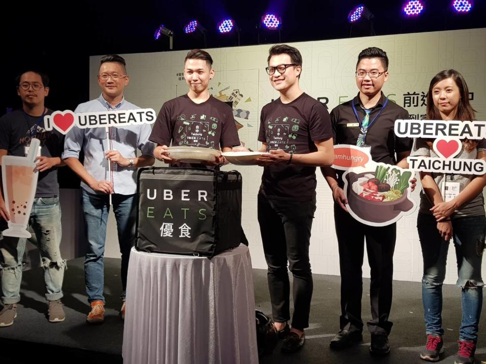 ▲UberEATS 優食搶進 台中市，首波合作餐廳超過二百家，今天與部份餐飲業者聯手宣佈（圖／金武鳳攝 , 2017.11.2）