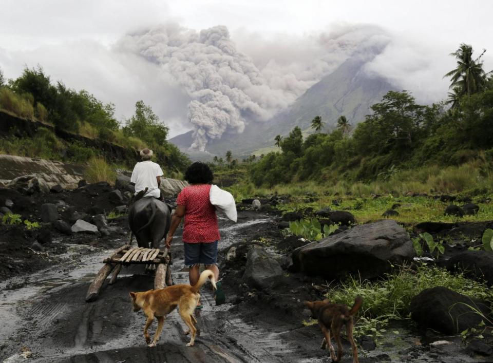 Mayon: Stunned villagers watch the ash plume (EPA)