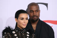 Auch Kim Kardashian und Kanye West, 34 und 37, brauchen sich dahinter nicht zu verstecken, ebensowenig Basketballer LeBron James (30), Facebook-CEO Mark Zuckerberg (31), Nordkoreas Staatschef Kim Jong Un (32), Beyoncé (33), Napster-Gründer Sean Parker (35) und Yahoo-Chefin Marissa Mayer (39). Wie viel Einfluss alleine Kim Kardashian hat, zeigt wohl auch die Anzahl ihrer über 30 Millionen Twitter- und Instagram-Follower.