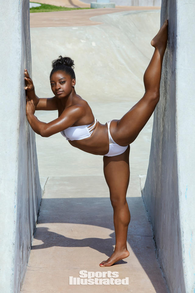 Simone Biles Shows Off Her Killer Body (and Flexibility!) in New S.I.  Swimsuit Photos