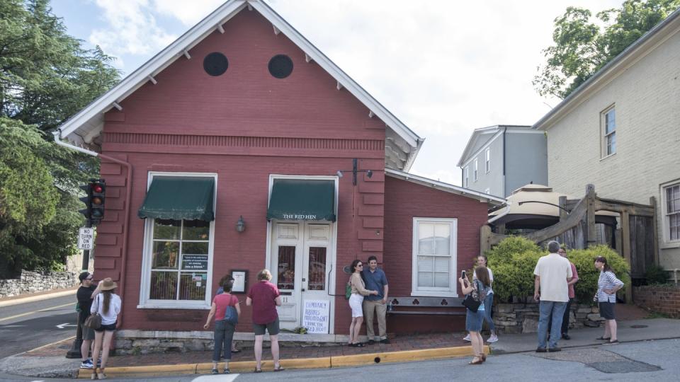 Hier gibt es für Trump-Mitarbeiter nichts zu essen: Sarah Sanders, die Sprecherin des US-Präsidenten, wurde aus dem Restaurant Red Hen hinauskomplimentiert. Foto: Daniel Lin/FR170786 AP