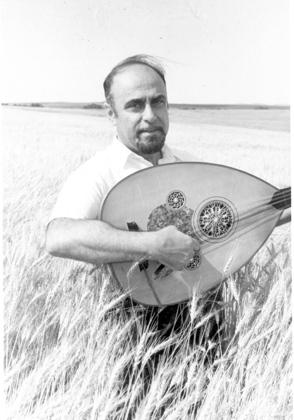 Guy Chookoorian and his oud.