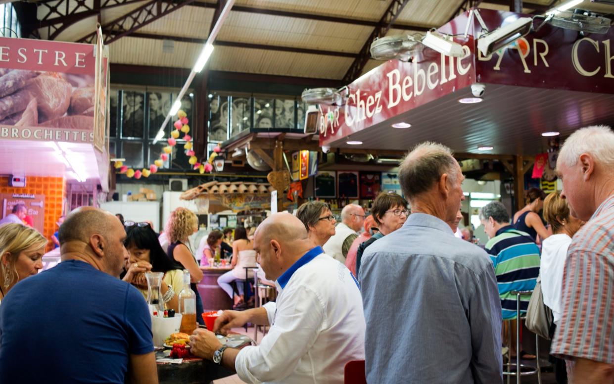 Narbonne, market restaurants. France