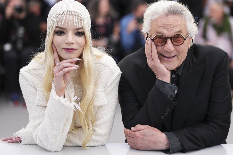 Anya Taylor-Joy y el director australiano George Miller, en el photocall de Furiosa en Cannes