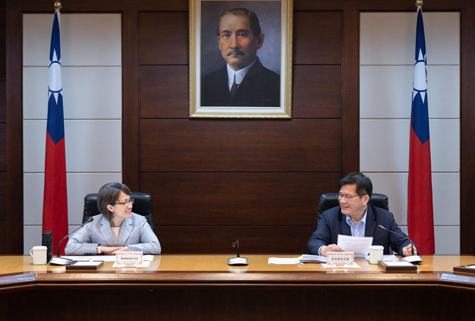 第16任準副總統蕭美琴（左）與總統府秘書長林佳龍（右）。（圖／翻攝自Facebook帳號蕭美琴 Bi-khim Hsiao）
