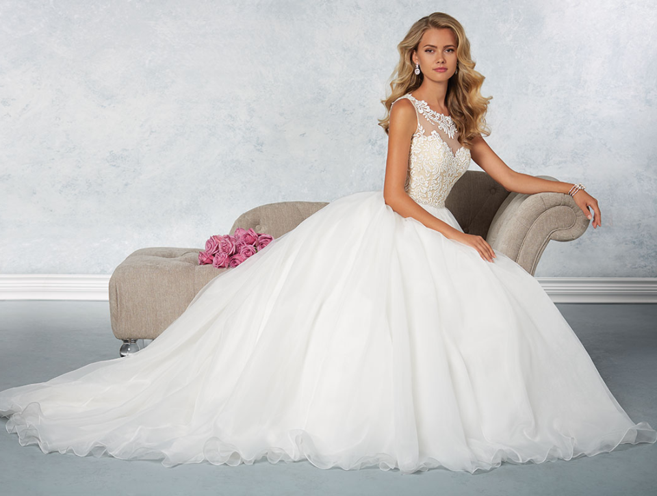 <p>The once notable bridal retailer filed for Chapter 7 bankruptcy last year. The company closed its doors abruptly, announcing on its <a rel="nofollow noopener" href="http://www.alfredangelo.com/" target="_blank" data-ylk="slk:website;elm:context_link;itc:0;sec:content-canvas" class="link ">website</a> that “any order [that] has not been fully delivered to a customer, [It] shall have to remain unfulfilled” which made brides-to-be lose their minds. <br>Facebook / @alfredangeloUK<br><br></p>