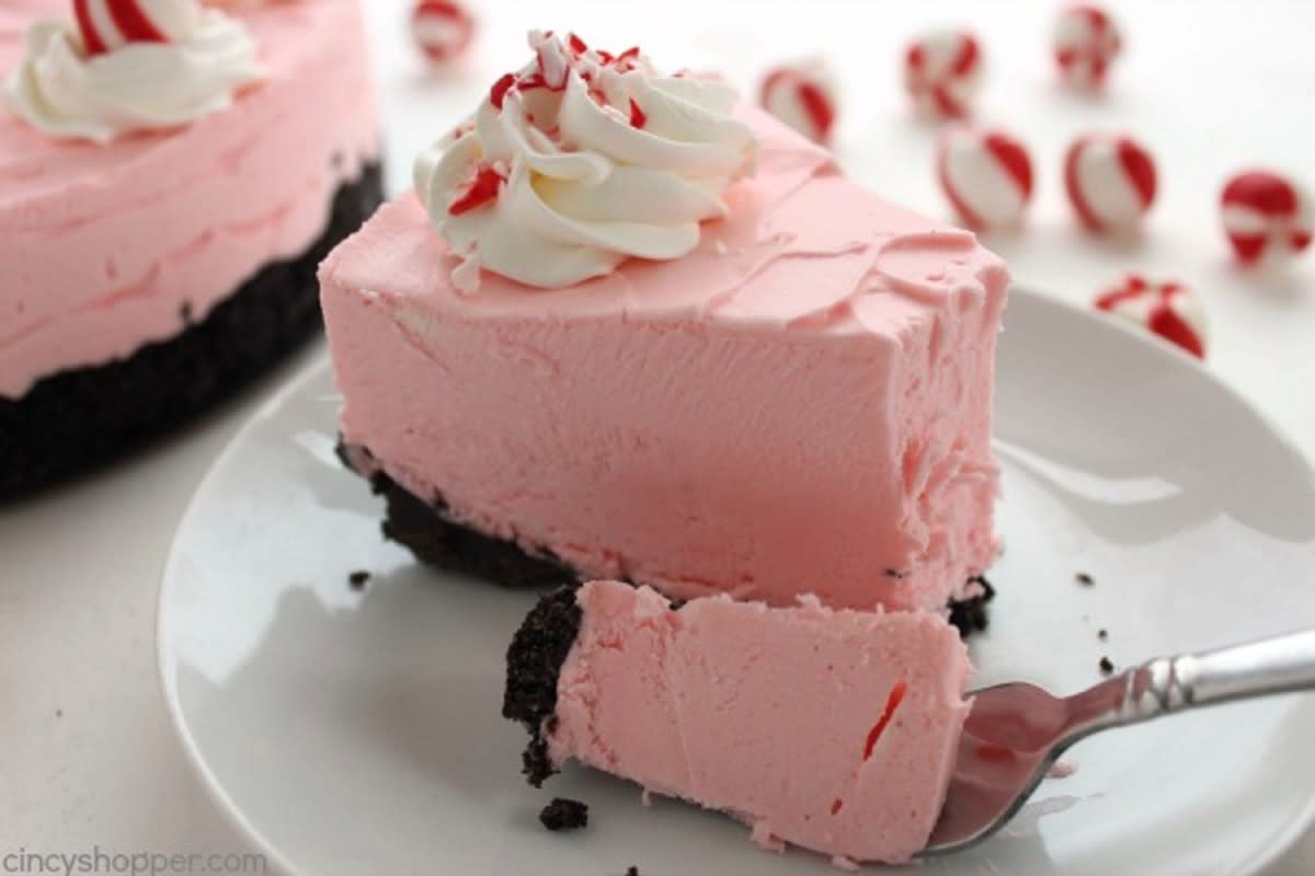 <p>Cincy Shopper</p><p>With a chocolate Oreo Crust and a fluffy peppermint cheesecake filling.</p><p><strong>Get the recipe: </strong><a href="https://cincyshopper.com/no-bake-peppermint-cheesecake/" rel="nofollow noopener" target="_blank" data-ylk="slk:No-Bake Peppermint Cheesecake;elm:context_link;itc:0;sec:content-canvas" class="link rapid-noclick-resp"><strong>No-Bake Peppermint Cheesecake</strong></a></p>