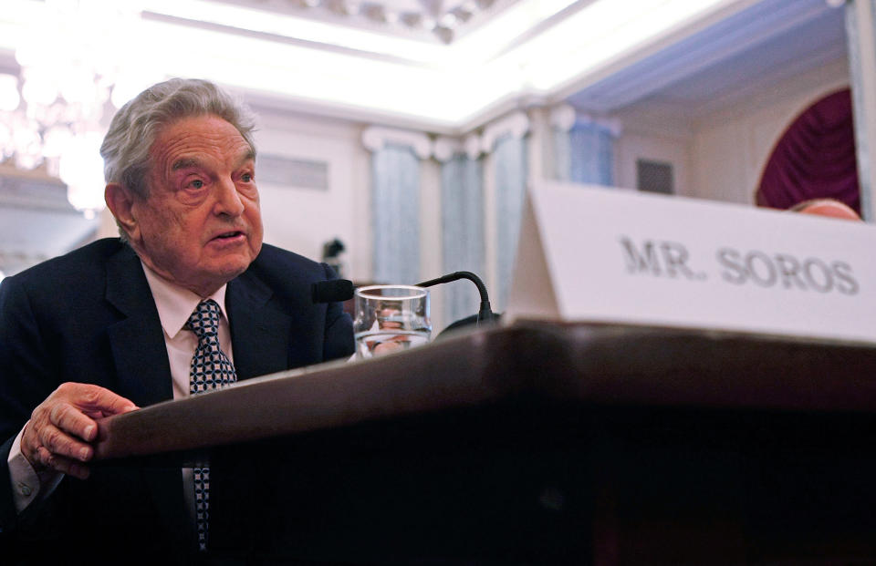 George Soros declarando en el Senado de Estados Unidos en 2008. (Foto: Mark Wilson / Getty Images).