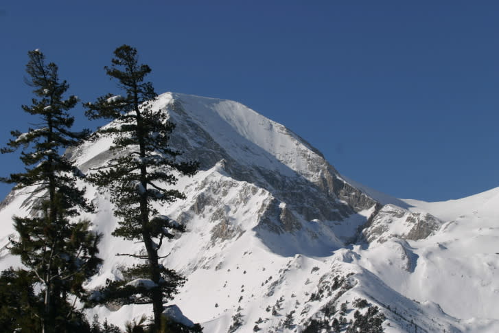 Deutsche Urlauber zieht es in der Ski-Saison gerne in deutsche Gebirge, nach Österreich oder in die Schweiz. Warum aber nicht etwas Geld sparen und nach Bansko in Bulgarien fahren? Ein Ski-Urlaub am Fuß des Pirin-Berges ist hingegen ungleich günstiger. Hier kostet eine Woche gerade einmal um die 370 Euro. (Bild-Copyright: Thinkstock)