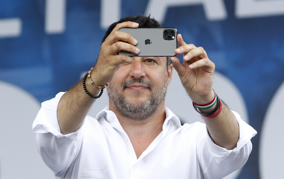 Sul palco di Piazza del Popolo il vicepresidente di Forza Italia, Antonio Tajani, la leader di Fratelli d'Italia, Giorgia Meloni, e Matteo Salvini.