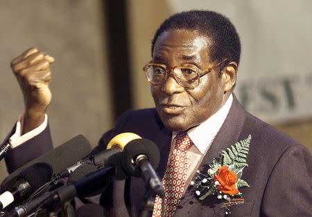 FILE PHOTO - Zimbabwe's President Robert Mugabe address party supporters in Harare, Zimbabwe May 3, 2000. REUTERS/Juda Ngwenya/File Photo