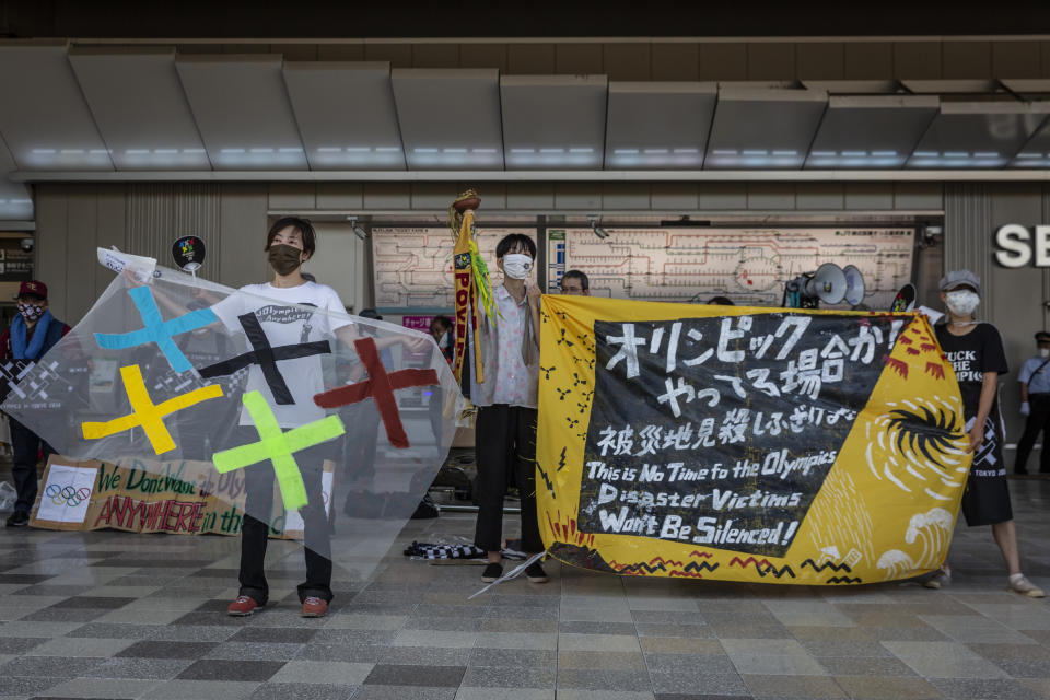 <p>Anti-Olympics protesters demonstrate against the Tokyo Olympics on July 23, 2021 in Tokyo, Japan. Protesters gathered to demonstrate against the Olympic Games amid concern over the safety of holding the event during the global coronavirus pandemic as well as the cost incurred. (Photo by Yuichi Yamazaki/Getty Images)</p> 