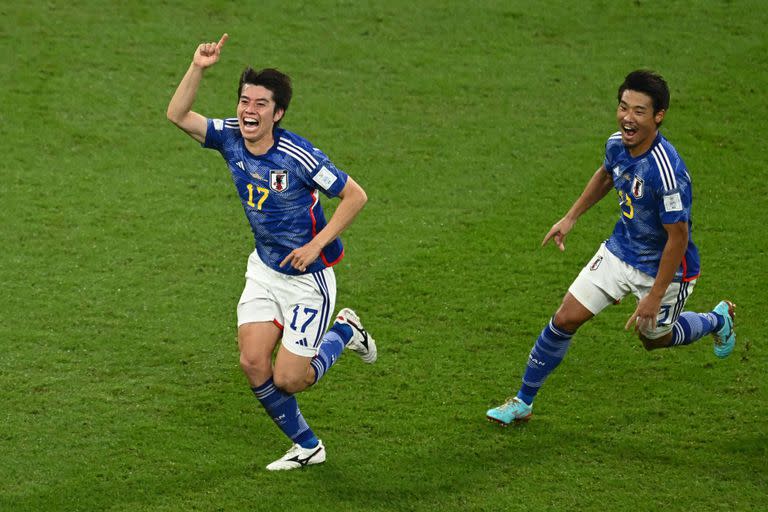 Japan's midfielder #17 Ao Tanaka celebrates scoring his team's second goal with his teammates during the Qatar 2022 World Cup Group E football match between Japan and Spain at the Khalifa International Stadium in Doha on December 1, 2022. (Photo by Jewel SAMAD / AFP)