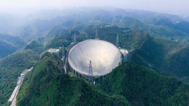▲已故的物理學家霍金曾公開反對「中國天眼」，指這樣的接收器將使地球暴露在未知的外星風險之中。（圖／翻攝自中國官媒）