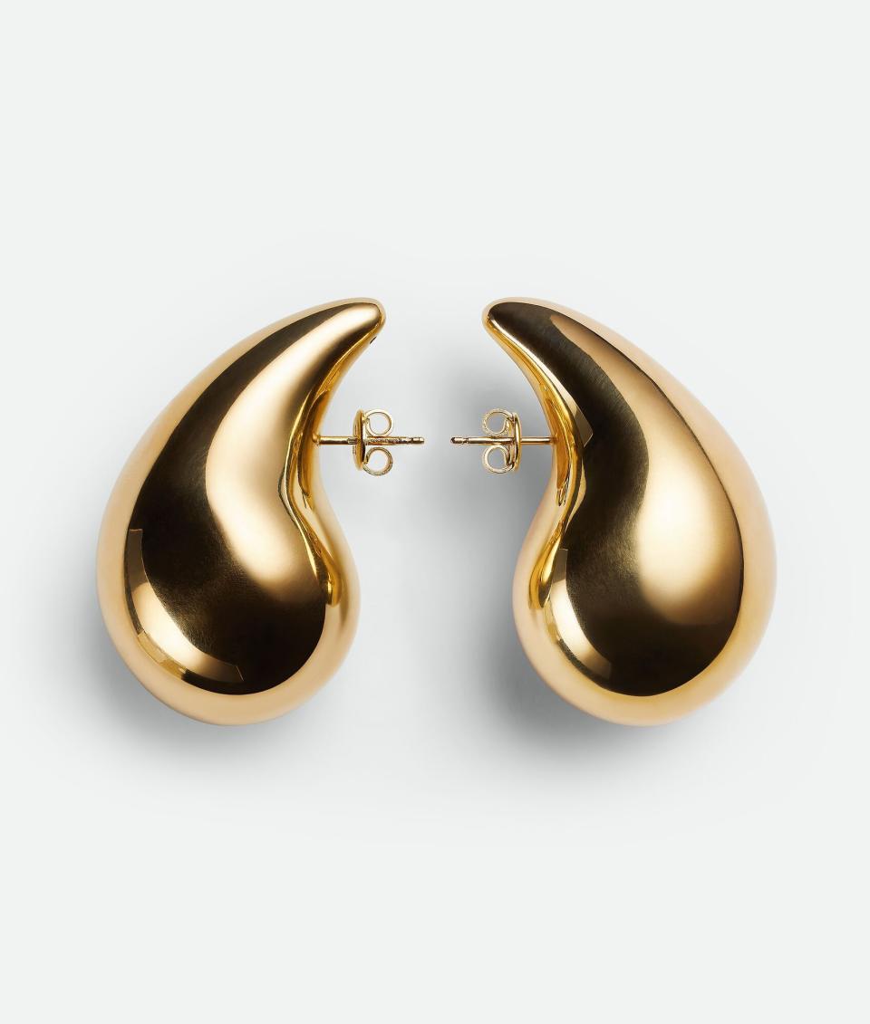 <p><a href="https://go.redirectingat.com?id=74968X1596630&url=https%3A%2F%2Fwww.bottegaveneta.com%2Fen-us%2Flarge-drop-earrings-yellow-gold-810896499.html&sref=https%3A%2F%2F" rel="nofollow noopener" target="_blank" data-ylk="slk:Shop Now;elm:context_link;itc:0" class="link ">Shop Now</a></p><p>Large Drop Earrings</p><p>bottegaveneta.com</p><p>$1350.00</p><span class="copyright">Bottega Veneta</span>