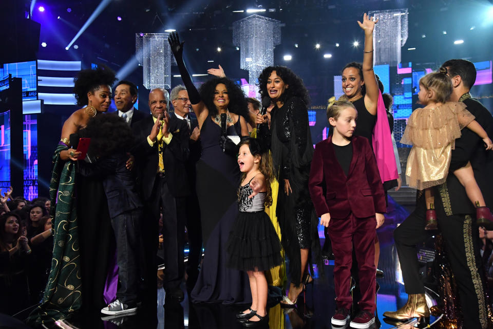 LOS ANGELES, CA - NOVEMBER 19:  Guests, such as Smokey Robinson (2nd L), Berry Gordy (3rd L), host Tracee Ellis Ross (center R) stand onstage as Rhonda Ross Kendrick (L) presents the Lifetime Achievement award to honoree Diana Ross (center L) during the 2017 American Music Awards at Microsoft Theater on November 19, 2017 in Los Angeles, California.  (Photo by Jeff Kravitz/AMA2017/FilmMagic for dcp)