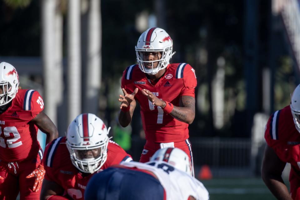 Veteran FAU quarterback N'Kosi Perry (7) leads the Owls offense during the 2022 spring game on April 9 in Boca Raton.