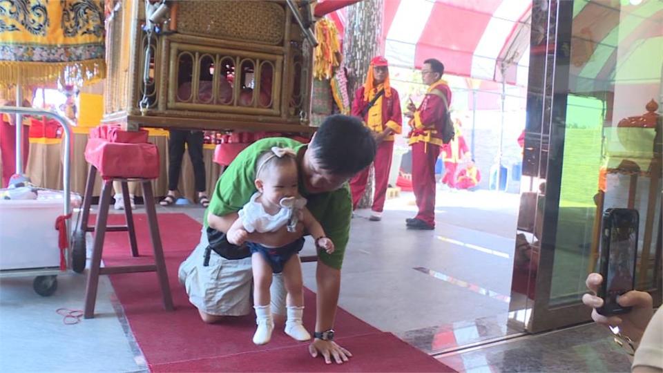 麥寮開山媽祖發美元壓轎金　白沙屯媽祖「勇」字奶嘴超夯