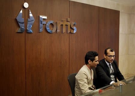 Employees sit on the helpdesk reception of the Fortis Memorial Hospital at Gurgaon on the outskirts of New Delhi, India, May 20, 2015. REUTERS/Anindito Mukherjee