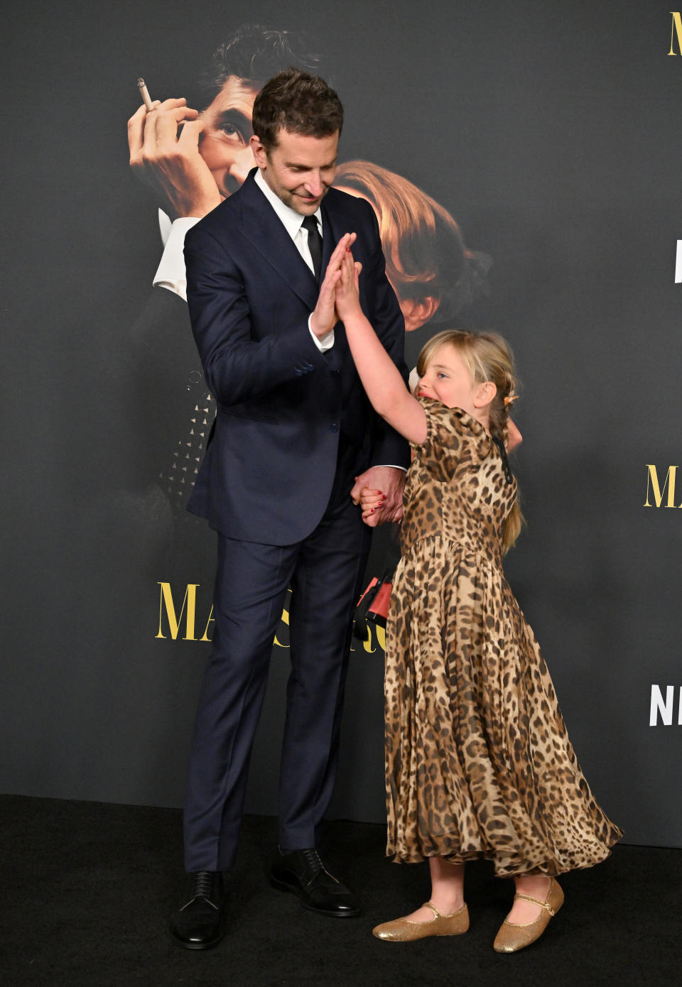 Bradley Cooper y su hija Lea De Seine Shayk Cooper en el estreno de 