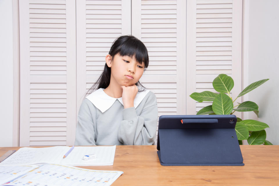 Japanese girl worried about how to use a tablet device