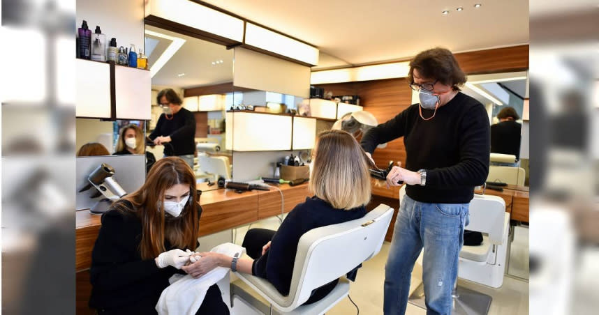 義國小鎮發布限水措施，髮廊禁止替顧客「洗頭2次」。（圖／達志／路透社）