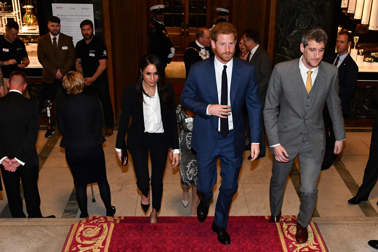 Bei den Endeavour Fund Awards erschien Meghan Markle im schwarzen Anzug – statt im Abendkleid. (Bild: AP Photo)