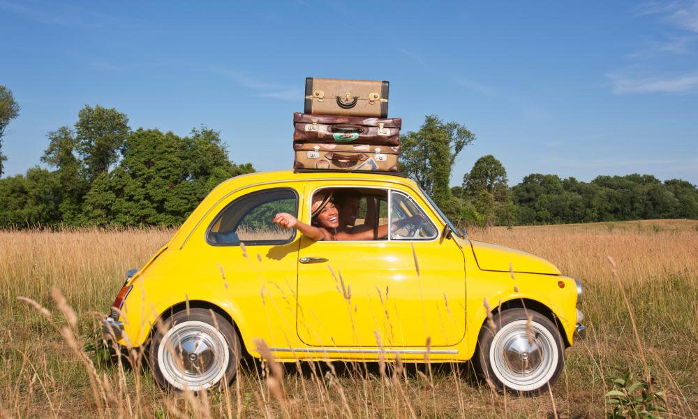 Couple in old-fashioned car on road tripGettyImages-155431067 FLIPPED