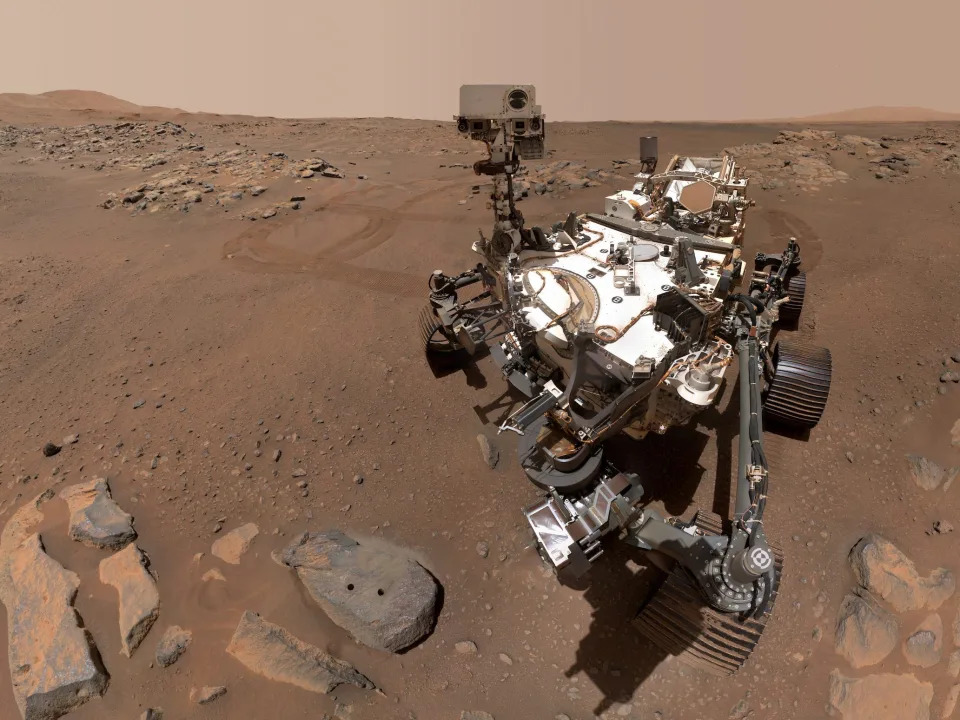 perseverance rover selfie on mars